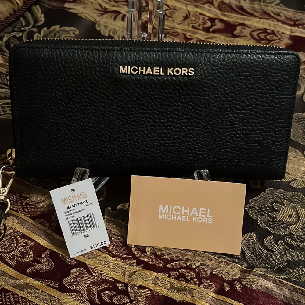 Michael Kors Jet Set Travel Large Travel Wallet in black.